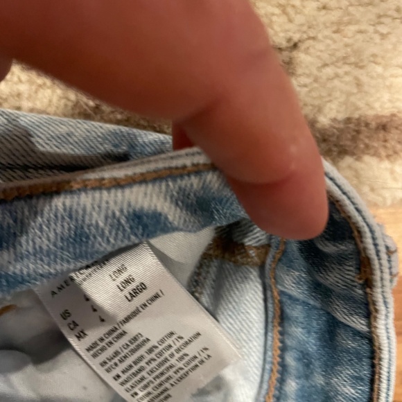 American Eagle frayed jeans - Picture 2 of 3